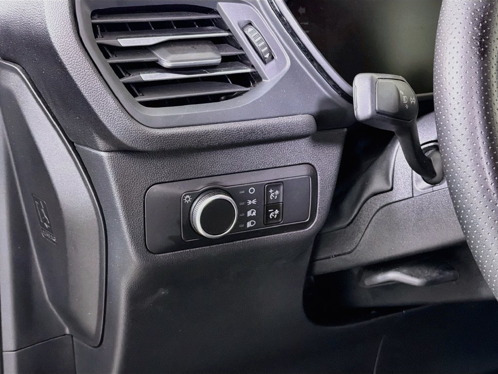 Used 2025 Ford Escape ST-Line FWD image 13