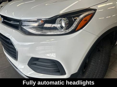 Used 2018 Chevrolet Trax LT w/ LT Convenience Package AWD/4WD image 14