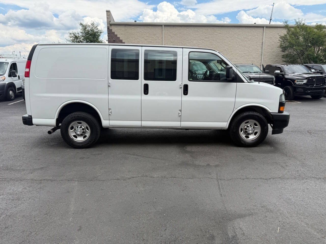 Used 2018 Chevrolet Express 2500 RWD image 9