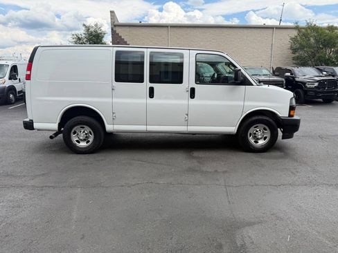 Used 2018 Chevrolet Express 2500 RWD image 9