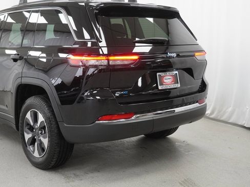 Used 2023 Jeep Grand Cherokee 4WD 4xe image 13