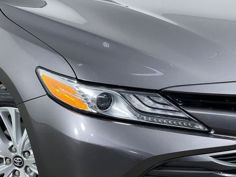 Used 2020 Toyota Camry XLE image 31
