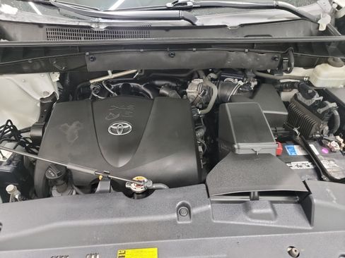 Used 2019 Toyota Highlander XLE image 25