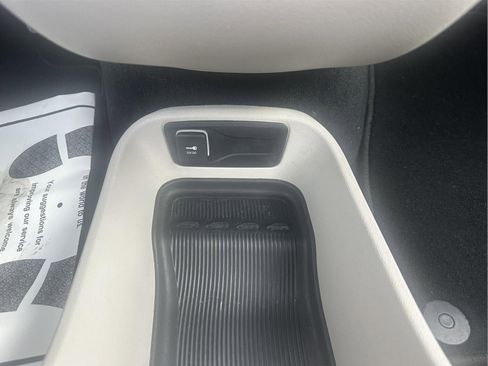 Used 2024 Chrysler Pacifica Touring-L image 24