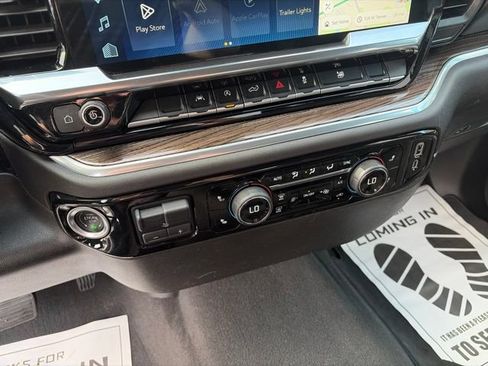 Used 2025 Chevrolet Silverado 1500 LT AWD/4WD image 11