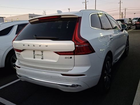 Used 2023 Volvo XC60 B5 Plus AWD/4WD image 4