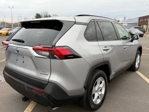 Used 2019 Toyota RAV4 LE image 3