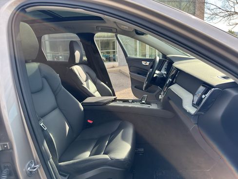 Used 2025 Volvo XC60 B5 Plus image 15