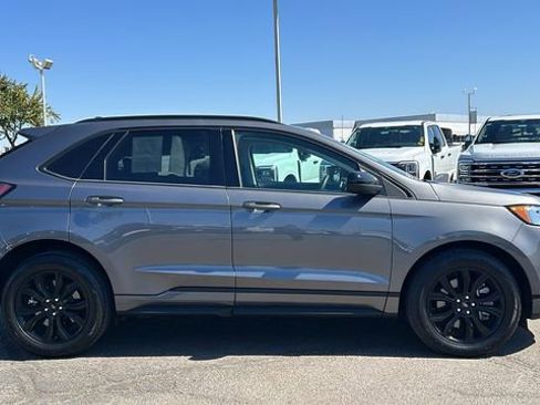 Certified 2022 Ford Edge SE w/ Black Appearance Package image 2