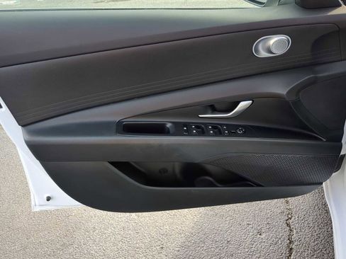 Used 2024 Hyundai Elantra SEL image 11