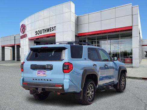 Used 2026 Toyota 4Runner SR5 AWD/4WD image 5