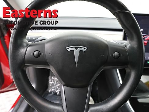 Used 2019 Tesla Model 3 Standard Range image 10