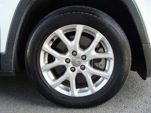 Used 2017 Jeep Cherokee Sport FWD image 29