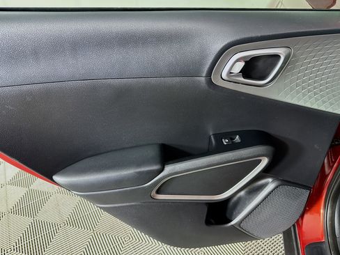 Used 2020 Kia Soul LX image 24