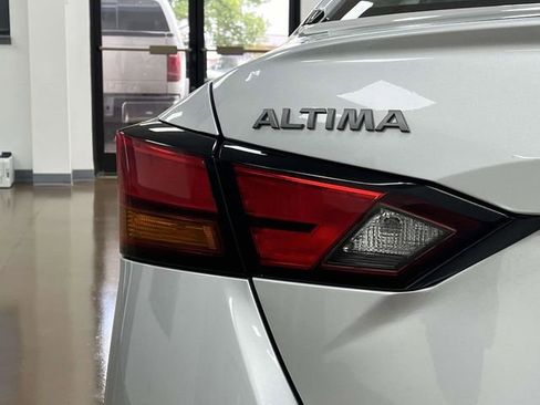 Used 2024 Nissan Altima 2.5 SR FWD image 12