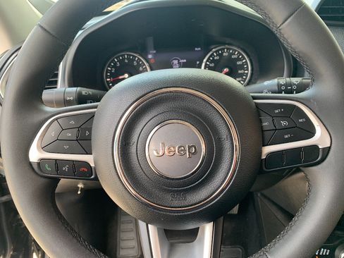 Used 2021 Jeep Renegade Latitude AWD/4WD image 13