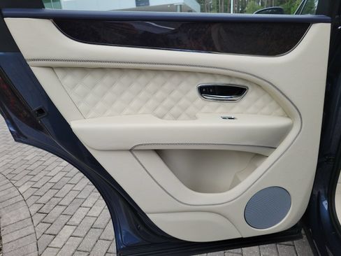Certified 2022 Bentley Bentayga AWD/4WD image 17