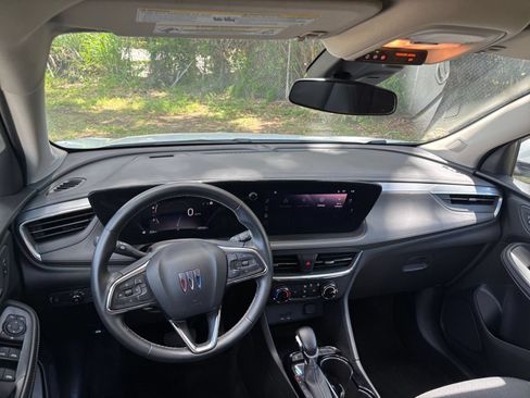Used 2025 Buick Encore GX Preferred AWD/4WD image 32