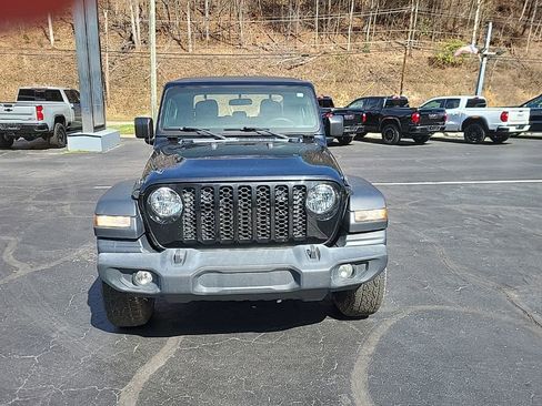 Used 2021 Jeep Gladiator Sport image 3