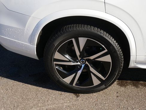 Used 2020 Volvo XC90 T6 R-Design w/ Protection Package Premier image 9