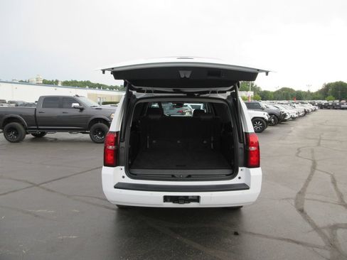 Used 2018 Chevrolet Suburban LT RWD image 8