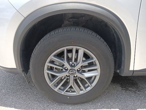 Used 2024 Nissan Rogue S AWD/4WD image 10