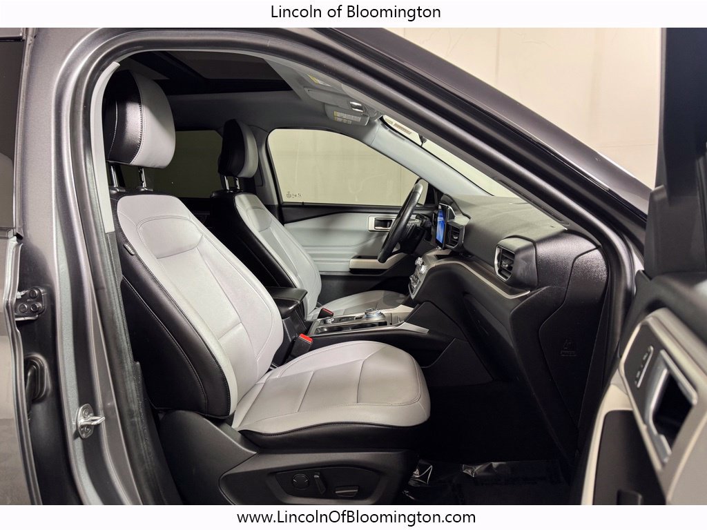 Used 2021 Ford Explorer XLT w/ XLT Sport Appearance Package AWD/4WD image 12