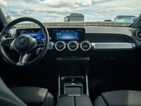 Certified 2024 Mercedes-Benz EQB 250+ image 17