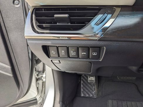 Used 2018 Toyota Avalon Limited FWD image 32