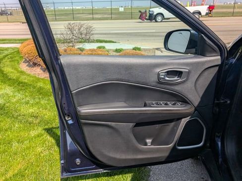 Used 2019 Jeep Compass Limited image 14