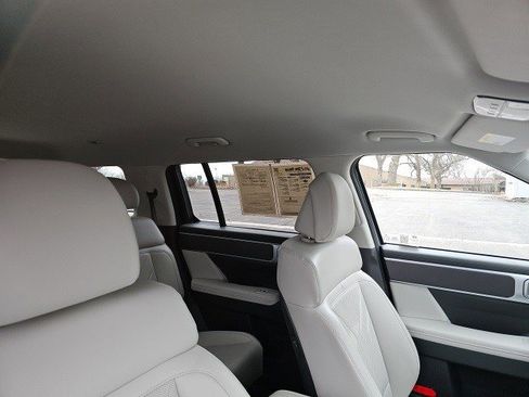 Used 2025 Hyundai Santa Fe SEL image 13