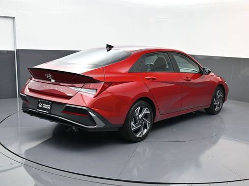 Certified 2025 Hyundai Elantra SEL image 4