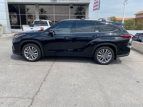Used 2025 Toyota Highlander Platinum AWD/4WD image 9