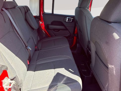 Used 2025 Jeep Wrangler Sahara AWD/4WD image 25