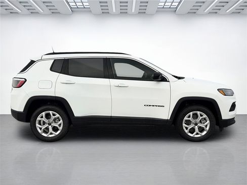 New 2026 Jeep Compass Latitude image 2