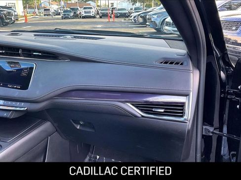 Certified 2022 Cadillac XT4 Luxury w/ Cold Weather Package image 17