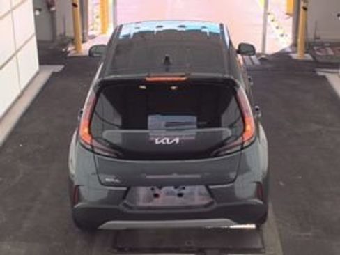 Used 2025 Kia Soul LX w/ LX Technology Package FWD image 4