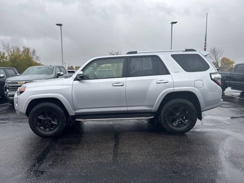 Used 2020 Toyota 4Runner SR5 Premium image 6
