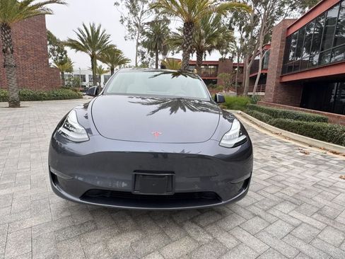 Used 2024 Tesla Model Y Long Range AWD/4WD image 2