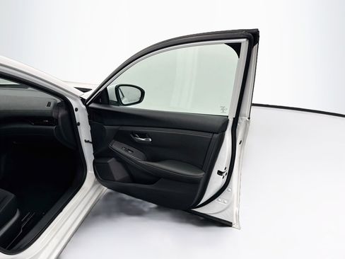 Used 2025 Nissan Sentra SV FWD image 29