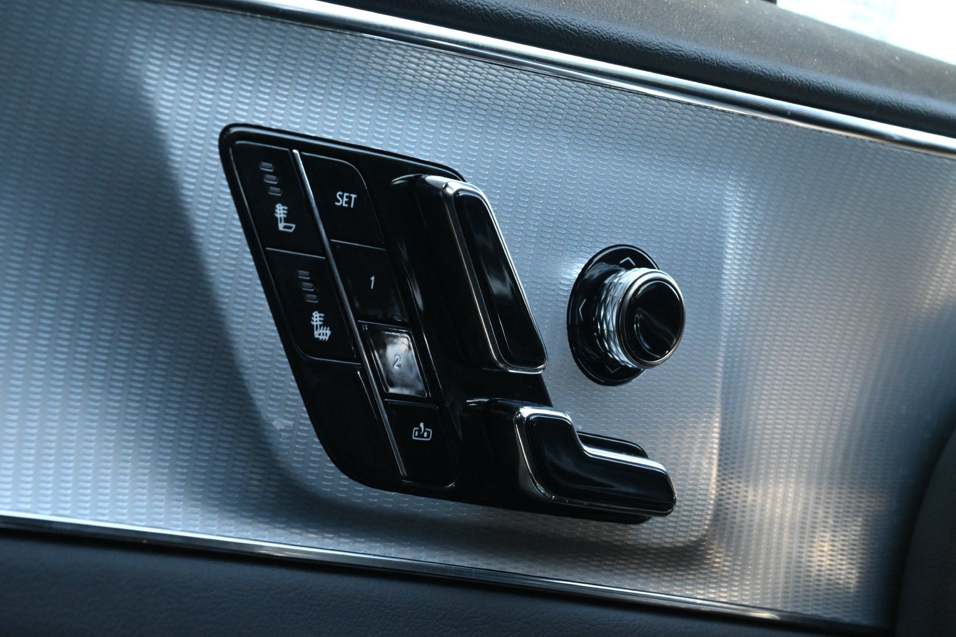 Used 2024 Cadillac Lyriq Tech RWD image 16