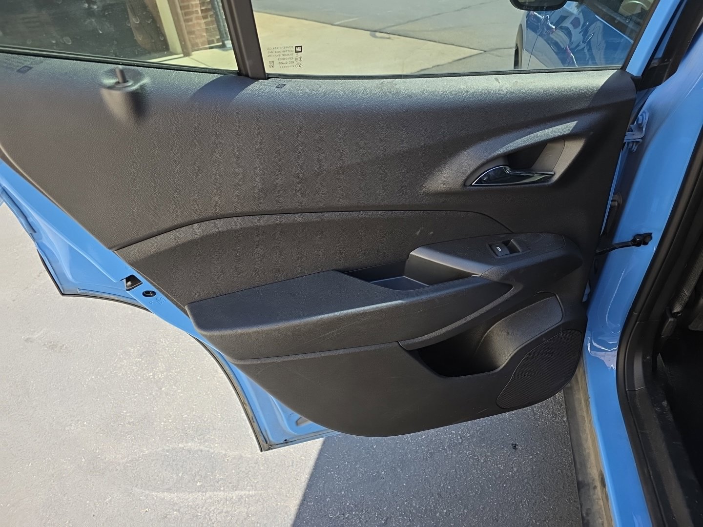 Used 2024 Chevrolet Trax RS w/ Sunroof Package FWD image 24