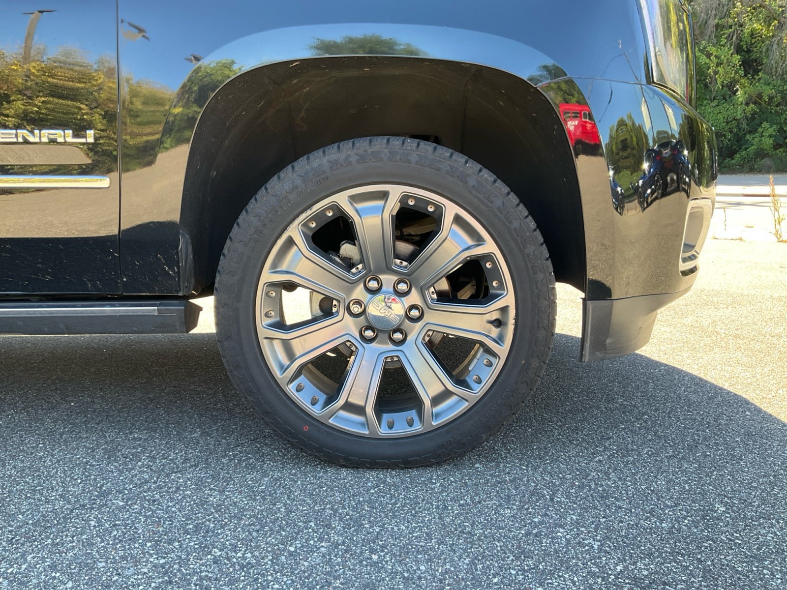 Used 2016 GMC Yukon Denali w/ Open Road Package AWD/4WD image 19
