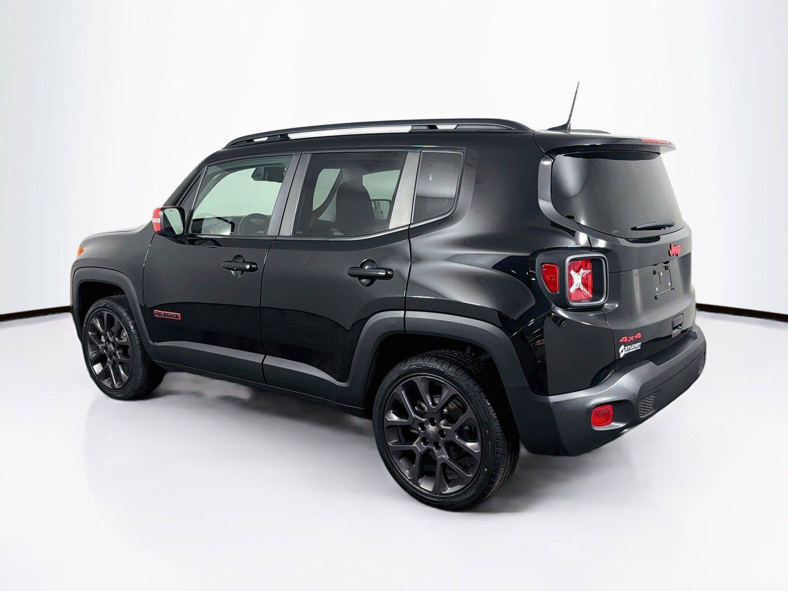 Used 2023 Jeep Renegade Latitude w/ Sun/Sound Group AWD/4WD image 9