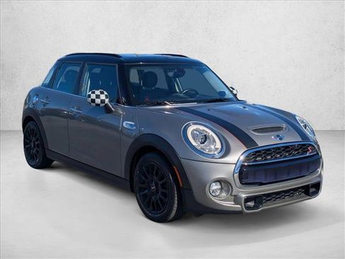 Used 2018 MINI Cooper S image 3