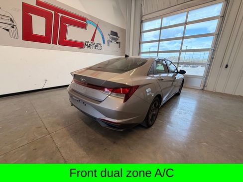 Used 2022 Hyundai Elantra SEL FWD image 3