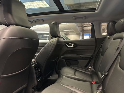 Used 2022 Jeep Compass Trailhawk w/ Trailhawk Elite Group image 21