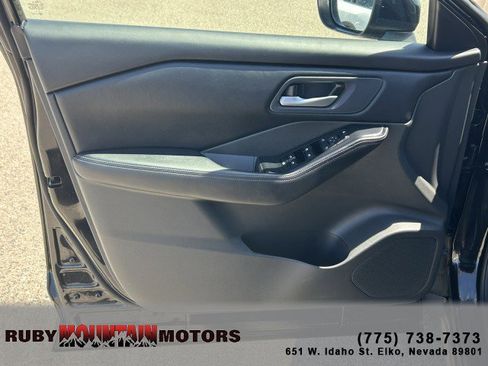 Used 2025 Nissan Rogue SV FWD image 9