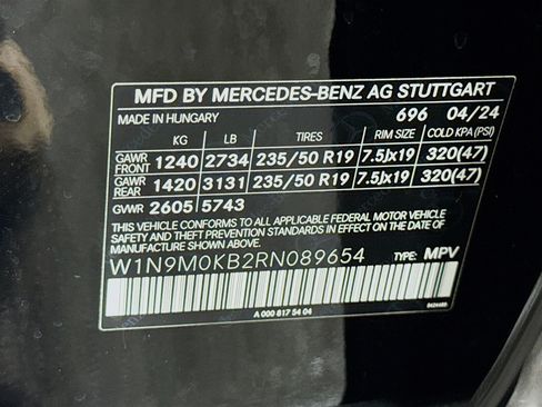 Used 2024 Mercedes-Benz EQB 300 4MATIC image 40