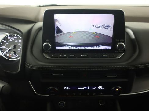 Used 2023 Nissan Rogue SV image 13